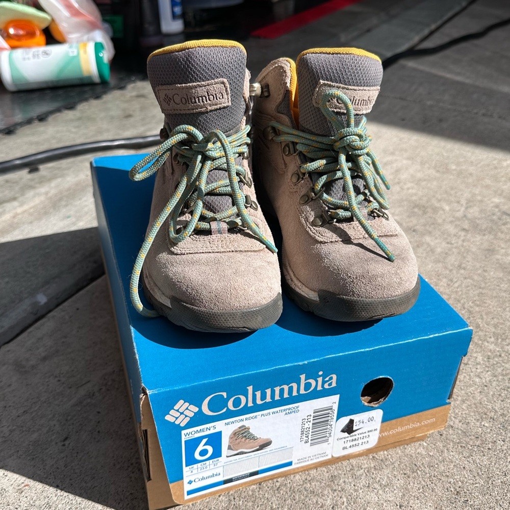 Columbia Women's Newton Ridge Plus Waterproof Amped Hiking Boot